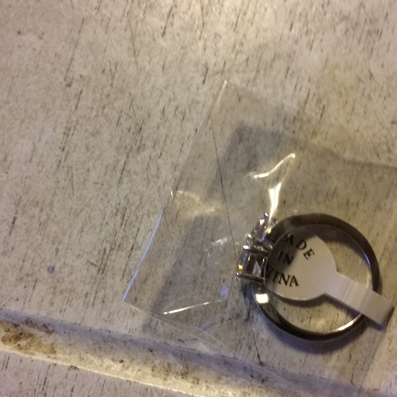 Cubic zirconia ring size 6 - Picture 6 of 8